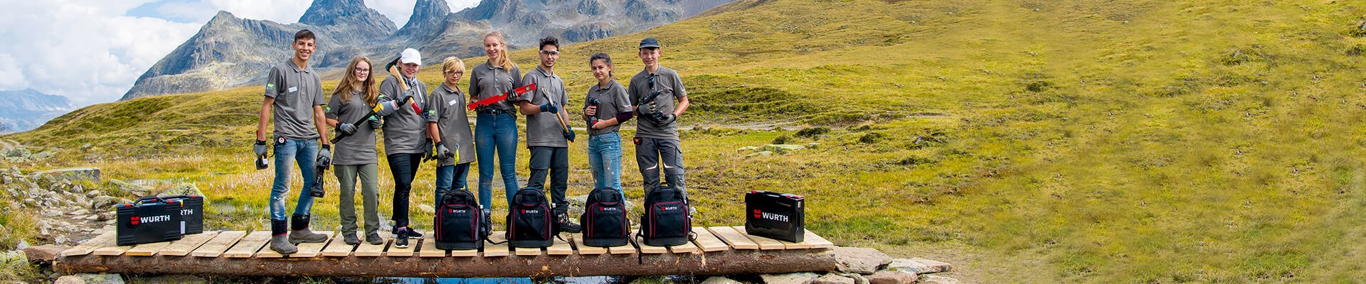A career in the trades instead of university?  Career counseling at the “trades workshop” organized in a chalet in Austria’s Montafon valley is only one of the many educational  projects supported by Würth.