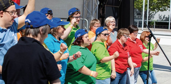 The music festival for people with disabilities attracted hundreds of visitors in 2019. Six music groups from institutions for special education played on two stages under the motto “Together—for each other”, like the band ­Lebenshilfe Buchen, pictured here.
